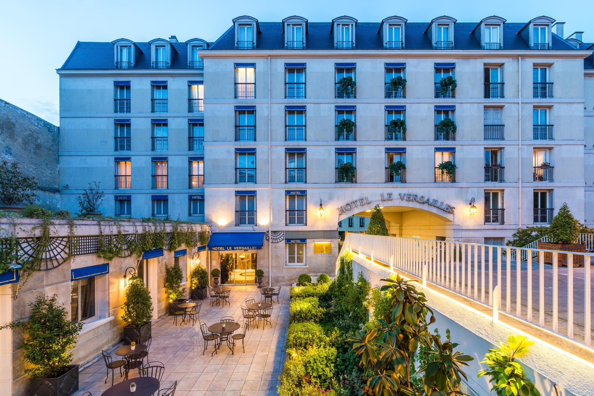 Hôtel Le Versailles exterior